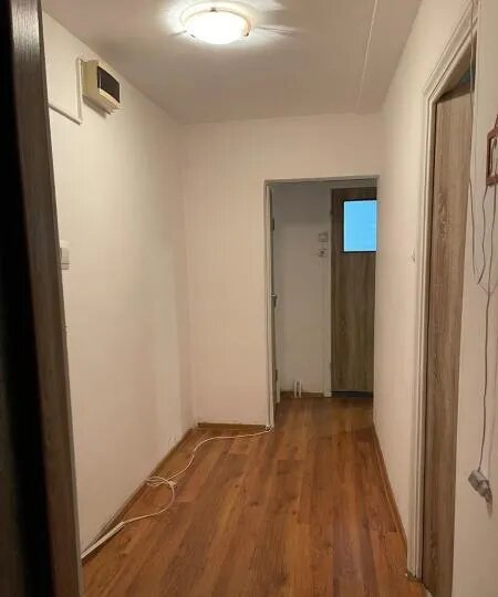 Mosilor, decomandat, 5 min. Metrou Obor, bl. 1981.