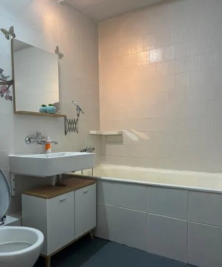 Mosilor, decomandat, 5 min. Metrou Obor, bl. 1981.